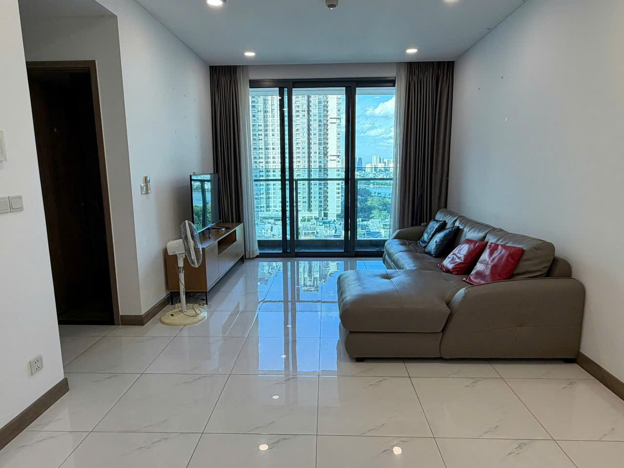 🏙️ Cho Thuê Căn Hộ 2PN+1 Sunwah Pearl – View Sông Sài Gòn – Chỉ 44 Triệu/Tháng