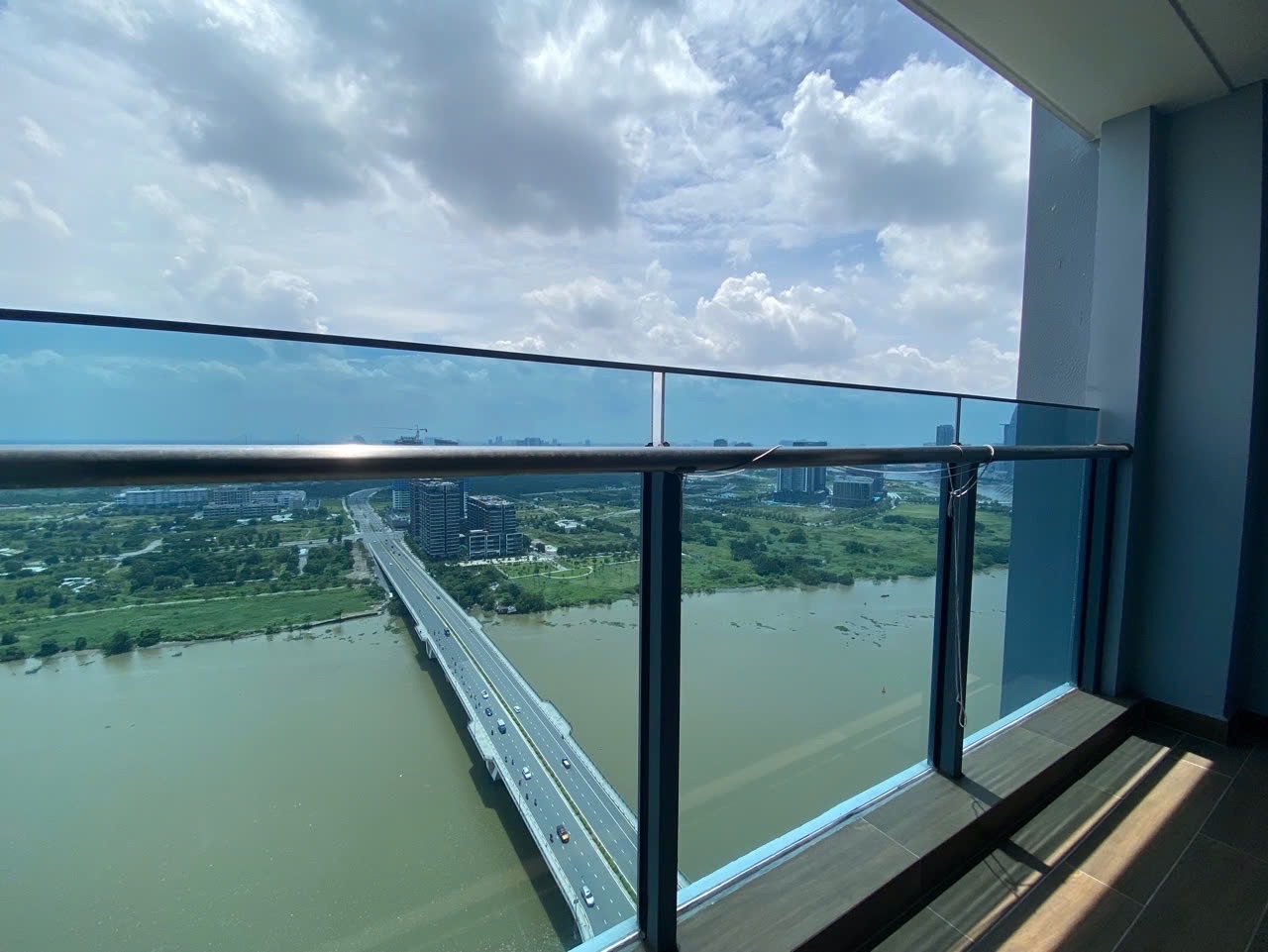 🏙️ Cho Thuê Căn Hộ Góc 3PN Sunwah Pearl – View Trực Diện Sông Sài Gòn – Chỉ 60 Triệu/Tháng